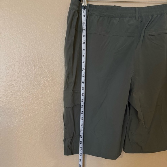 Little Donkey Andy Men's Cargo Shorts - Green - Picture 9 of 11